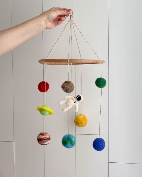 Felted Baby Mobile, Diy Outer, Planet Mobile, Diy Solar System, Space Mobile, Solar System Model, Mobile Craft, Boy Mobile, Solar System Crafts