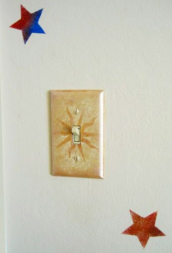 Get your painted light switch plate on! Light Switch Plates Diy, Light Switch Diy Paint, Painting On Light Switch Covers, Painting On Light Switch, Cute Lightswitch Ideas, Painted Light Switch Plates Ideas, Light Switch Painting Ideas Aesthetic, Light Switch Covers Paint, Light Switch Covers Aesthetic