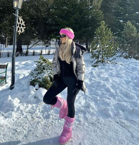 Elevate your winter style with the trendiest pink Moon Boots. Explore outfit inspiration that's both cozy and chic. Step out in style and conquer the cold with a pop of color! ❄️🎀 #WinterStyleInspo #Trendy #OutfitInspo #PinkMoonBoots Pink Moon Boots, Cute Ski Outfits, Moon Boots Outfit, Snow Outfits For Women, Snow Outfits, Trendy Outfit Inspo, Winter Outfits Aesthetic, Moon Boot, Hiking Outfit Winter