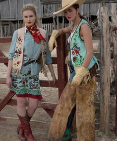 Sweethearts of the Rodeo Vest. The skirt is cute, too! And look at those Red Boots!! Punchy Fashion, Coachella Looks, Tasha Polizzi, Lady Luxury, Double D Ranch, Vintage Cowgirl, Cowgirl Chic, American Indian Jewelry, Jewelry Turquoise