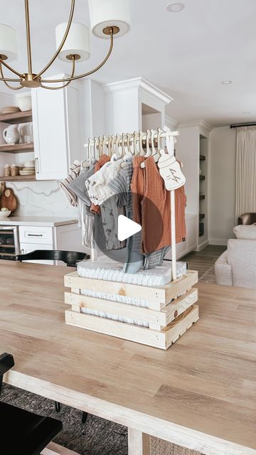 Jen Alvarez • Home Decor on Instagram: "Baby gift basket idea with @walmartfashion 👶🏻🧺 comment “Walmart baby” to get the link to shop this post straight to your inbox 🤍 #walmartpartner  These sweet baby clothes from Walmart start at just $14 and look so sweet hung on this DIY baby basket. They have so many adorable outfits and sets for boys and girls! To create the basket I used a small crate, 2 dowels and wood glue. I let it dry overnight and then hung the clothes and added a sweet tag 🤍   Link in bio to shop this post on my @shop.LTK / https://liketk.it/4EjHb  #walmartfashion #babygift #babygiftideas #babyshowergifts #babyshowergiftideas #babyboyclothes #babyclothes #walmartfinds #ltkbump #ltkbaby #ltkunder50 #ltkgiftguide #diygifts" Gift Basket For Baby Boy, Baby Basket Gift Ideas Boy, Diy Baby Basket Gift Ideas, Crate Gift Basket Ideas, Baby Shower Boy Gift Ideas, Baby Shower Basket Gift Ideas Boy, Baby Boy Basket Gift Ideas, Baby Shower Gift Basket For Boys, Baby Girl Gift Basket Ideas