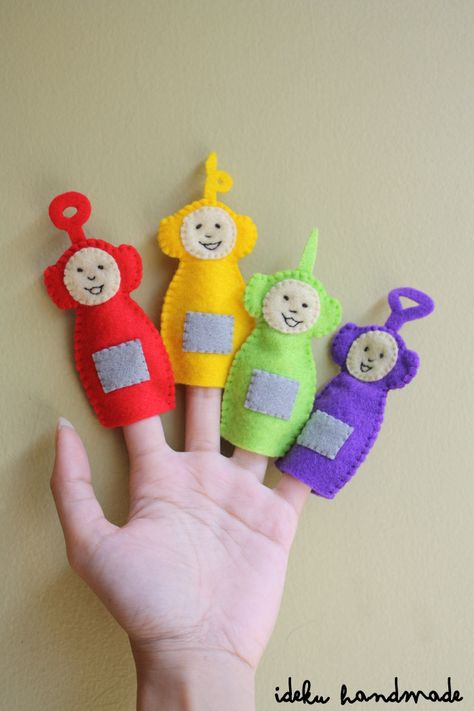 finger puppets | ideku handmade: {teletubbies finger puppets} Finger Puppet Patterns, Felt Puppets, Glove Puppets, Puppets Diy, Xmas Toys, Felt Finger Puppets, Puppet Patterns, Finger Puppet, Felt Pattern