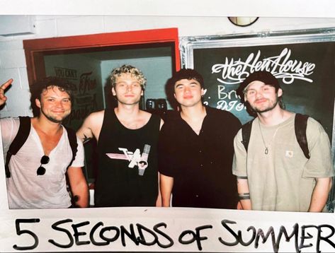 5sos Polaroid, 5sos Wallpaper, 5sos Luke, 5sos Pictures, Smile And Wave, Australian Men, Five Seconds Of Summer, Michael Clifford, Calum Hood