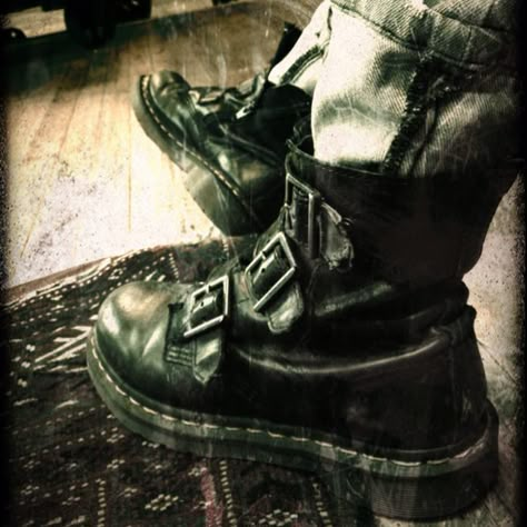 love my docs. Monster Scary, Vintage Jeans Mens, Glad Rags, 2025 Vision, Swaggy Outfits, Jeans Mens, Different Outfits, Dark Fashion, Dr. Martens Boots