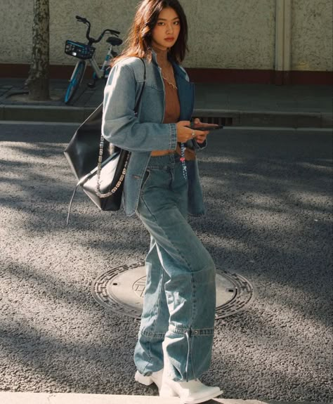 Denim Ootd, Shirt Design Inspiration, 90s Fashion Outfits, Ulzzang Fashion, Modest Fashion Outfits, Street Style Inspiration, How To Pose, Retro Outfits, Types Of Fashion Styles