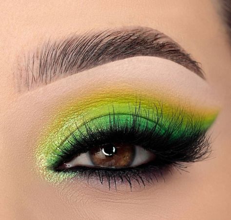 Eye makeup/eye shadow looks/ green Black And Neon Green Makeup, Bright Green Eye Makeup, Green And Yellow Makeup, Eye Makeuo, Style Vert, Vibrant Makeup, Yellow Makeup, Bright Eyeshadow, Makeup Artist Tips