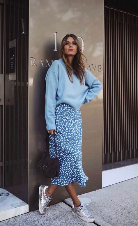 Love the layering Outfit Ideas Work, Apostolic Fashion, Spring Work Outfits, Modest Clothing, Looks Street Style, Outfit Trends, Casual Stylish, Blue Sweater, Mode Inspo