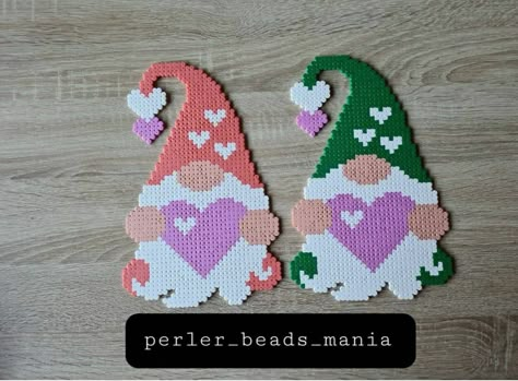 Novogodišnja Dekoracija, Beard Ornaments, Christmas Perler Beads, Hamma Beads, Beads Pattern, Perler Bead Templates, Perler Crafts, Motifs Perler, Diy Perler Bead Crafts