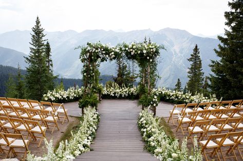 Wedding Venue With Flowers, Garden Mountain Wedding, Mountain View Wedding Ceremony, Luxury Mountain Wedding, Mountain Themed Wedding, Mountain Wedding Ideas, Mountain View Weddings, Fall Mountain Wedding, Colorado Destination Wedding