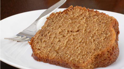 Honey Cake (looks fab! Wonder if I use brown sugar and honey! recipe here. Jewish Honey Cake, Honey Cake Recipe Easy, Rosh Hashana Recipes, Russian Honey Cake, Rosh Hashanah Recipes, Honey Cake Recipe, Jewish Holiday Recipes, Plain Cake, Honey Cake