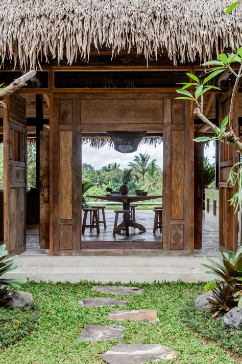 Bali Interiors, Bali Style Home, Moroccan Houses, Hut House, Wow Wow Wow, Jungle House, Bali House, Decoration Shabby, Bar Designs