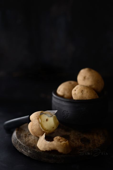 Spicy stir fried potatoes with crunchy spinach Potato Food Photography, Sweet Potato Photography, Potato Twister Photography, Potato Chips Photography, Potato Photo, Potato Photography, Sweet Potato Fries Photography, Stir Fry Potatoes, Fried Spinach