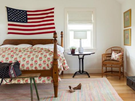 American Flag Room, American Flag Bedroom, Americana Bedroom, Americana Home, American Interior, Classic Americana, Interior Design Photos, Martha's Vineyard, Interior Design Portfolio