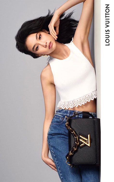 Coach Campaign, Bag Poses, Louis Vuitton 2022, Jung Hoyeon, Photography Bags, Branded Outfits, Model Inspo, French Days, Louis Vuitton Twist