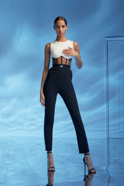 David Koma Resort 2020 collection, runway looks, beauty, models, and reviews. Sleek Suits For Women, Top Inspiration, Fashion Trend Report, Dressy Outfit, Collection Ideas, Resort 2020, David Koma, Vogue Germany, Looks Black