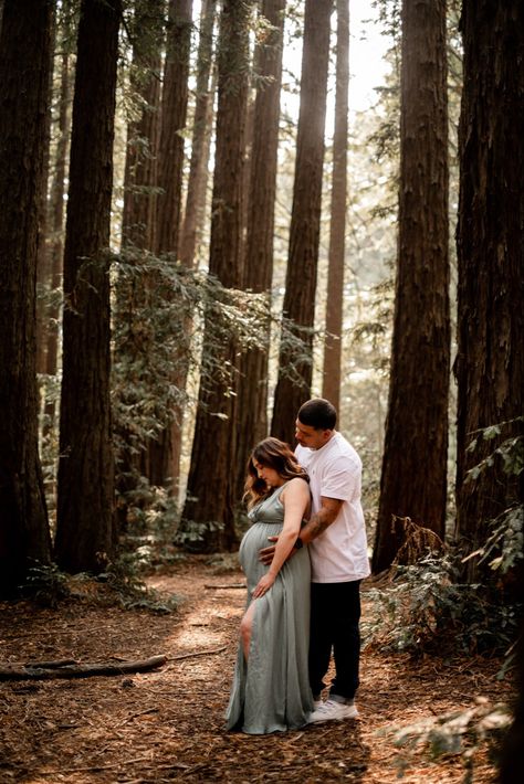 Tree Maternity Photos, Woodland Maternity Photos, Maternity Photo Shoot Ideas Forest, Forest Maternity Photos, Woodland Maternity Shoot, Maternity Photoshoot In Woods, Forest Maternity Photoshoot, Maternity Photography Forest, Forest Maternity Shoot