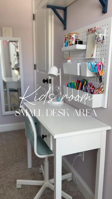 Kids Homeschool Desk Work Stations, Art Corner Kids Bedroom, Kids Desk Area In Bedroom Corner, Kids Table Desk, Girls Desk In Bedroom, Girls Desk Ideas In Bedroom, Kids Desk Ideas In Bedroom, Kids Art Desk Ideas, Girls Desk Organization