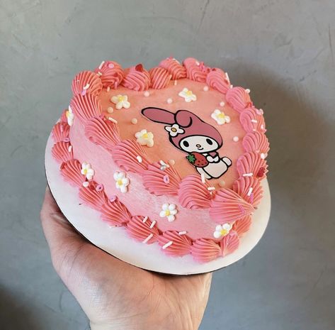 Sanrio Cake Easy, My Melody Cake Ideas, Sanrio Cake Design, Sanrio Heart Cake, Sanrio Bento Cake, My Melody Party Decorations, My Melody Cakes, Melody Cake Design, Mymelody Cake