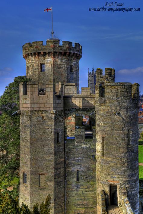 Warwick Castle 074 | Warwick Castle is a medieval castle dev… | Flickr Motte And Bailey Castle, Warwick Castle, William The Conqueror, Scary Places, West Midlands, Medieval Castle, 12th Century, Uk Travel, 14th Century