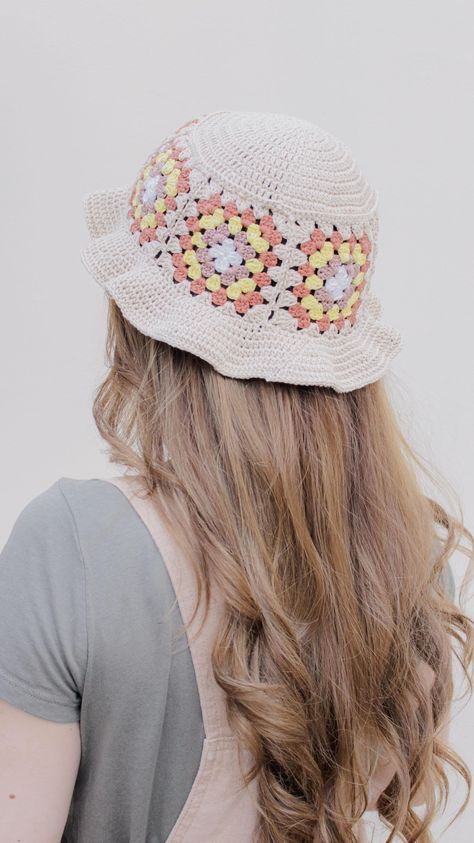 Dune Crochet Bucket Hat - Bella Coco Crochet Newborn Crochet Hat Pattern, Pola Topi, Simpul Makrame, Crochet Newborn Hat, Crochet Cape, Mode Crochet, Crocheted Hat, Crochet Hat Free, Crochet Hats Free Pattern