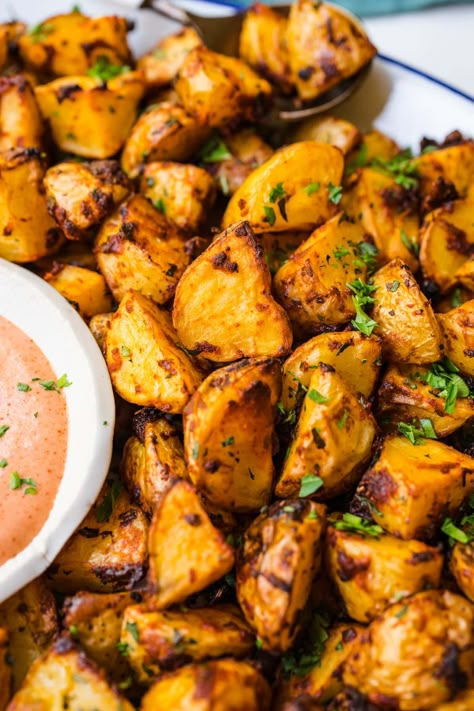 Best Roast Potatoes, Spanish Potatoes, Crowded Kitchen, Roasted Baby Potatoes, Paprika Potatoes, Crispy Sweet Potato, Roasted Potato Recipes, Around The World Food, Grilled Tofu