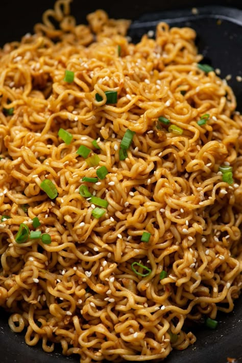 Honey Garlic Ramen Noodles, Pork Ramen Noodle Recipes, Ramen Noodle Hacks, Garlic Sesame Noodles, Sesame Ramen, Chicken Ramen Noodle Recipes, Garlic Ramen, Authentic Ramen, Noodle Hacks