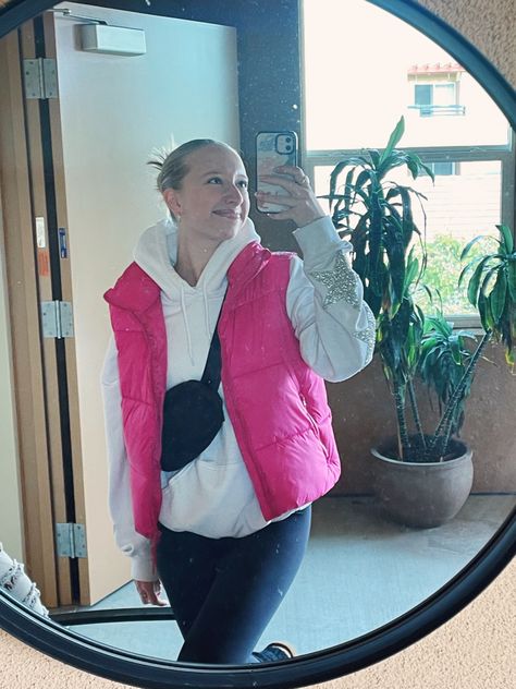 Puffer Vest Outfit Colorful, Pink Puffer Vest Outfits For Women, Colored Puffer Vest Outfit, Sweats And Puffer Vest Outfit, Pink Quilted Vest Outfit, Pink Puffy Vest Outfit, Light Pink Puffer Vest Outfit, Preppy Puffer Vest Outfit, Outfits With Pink Vest