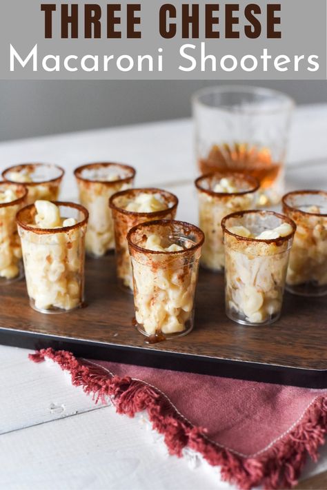 macaroni in shot glasses sitting on a serving tray Mac And Cheese Shooters, Pasta Hors D’oeuvres, Appetizer Shooters, Mac And Cheese Appetizer, Appetizer Shots, Philo Cups, Macaroni Bites, Glass Appetizers, Mac N Cheese Cups