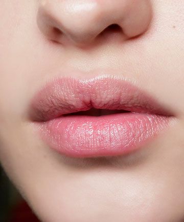 Pretty Lips, Girl Lips, Skin Bumps, Lip Tutorial, Dry Skin Remedies, Healthy Lifestyle Quotes, Dry Winter Skin, Sweet Lips, Lips Drawing