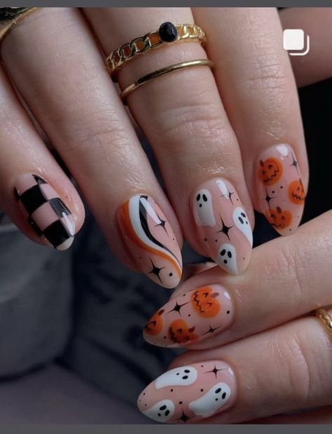 Halloween Sticker Nail Art, Vintage Halloween Nails, Cute Fall Nails Ideas Autumn, Halloween Nails Inspo, Fall Halloween Nails, Halloween Nail Ideas, Nails For Fall, Spooky Nails, Cute Halloween Nails