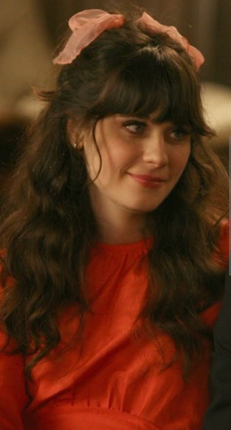 Zooey Deschanel Fringe, Jessica Day Bangs, Jessica Day Hair, Zooey Deschanel Bangs, Zooey Deschanel Makeup, Zooey Deschanel Hair, Haircut Options, Makeup For Round Eyes, Colored Bobs