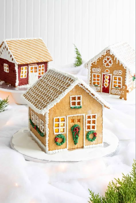 Gingerbread House Icing, Easy Gingerbread House, Homemade Gingerbread House, Gingerbread House Recipe, Cool Gingerbread Houses, Gingerbread House Template, Gingerbread House Decorating, Ginger House, Gingerbread Dough