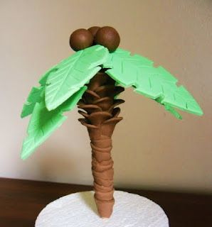 Fondant palm tree (the coconuts are Whoppers) The sugar barn Gumpaste Leaves, Gumpaste Animals, Cupcake Project, Fondant Figurines, Fondant Tips, Safari Cakes, Beach Cakes, Fondant Animals, Gum Paste Flowers