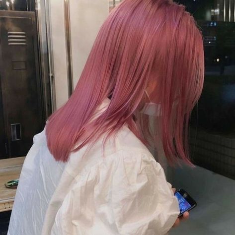 Sakura Hair Color, Dusty Pink Hair, Light Pink Hair, Pink Hair Dye, Beige Hair, Hair Color Underneath, Creative Hair Color, Trend 2023, Dyed Hair Inspiration