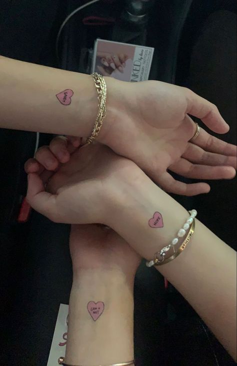 Hand Poses For Best Friend, Bff Hand Pictures, Hand Poses With Bestie, Trio Hand Poses, 3bff Pictures, Friendship Hands Pictures, Aesthetic Trio Pictures, Trio Friends Poses, Trio Pictures Aesthetic