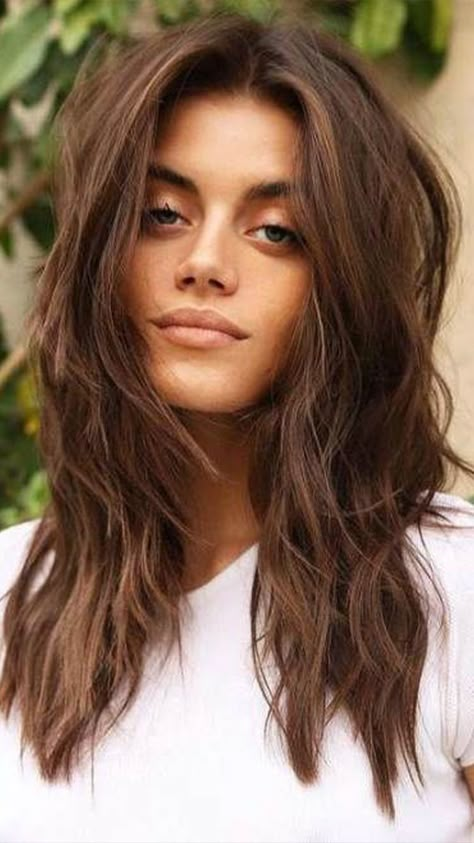 Give that old-fashioned v cut hair a rest and try these modern and trendy hairstyles. #haircuts V Cut Hair, Messy Layers, V Hair, Long Shag Haircut, Haircut Types, Modern Haircuts, Bob Hairstyles For Fine Hair, Shag Haircut, Long Layered Hair