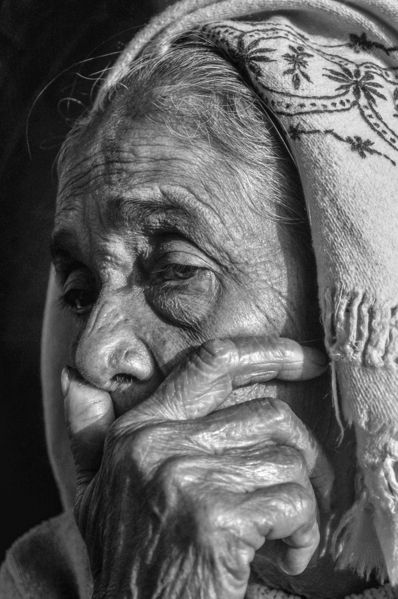 Photographer SUDIPTA MALLICK,  Grandmother Grandmother Portrait, Photography Hands, Old Man Portrait, Old Faces, Portrait Photography Women, Face Photography, Model Drawing, Old Woman, Portrait Sketches