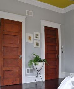 Wood Doors White Trim, Wood Door Paint, Stained Trim, Brown Doors, Stained Doors, Real Estat, Interior Painting, 아파트 인테리어, Painting Trim