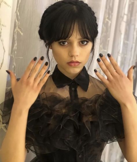 Wednesday got a new nails polish color Wednesday Addams Makeup, Goth Makeup Looks, Wednesday Costume, Wednesday Addams Dress, Addams Dress, Addams Familie, Wednesday Addams Costume, Wednesday Dress, Smoky Eyeshadow