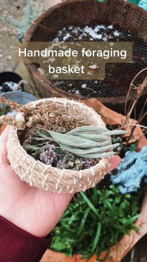 Megan and Tim(@thegardencottage) on TikTok: How to make a foraging basket 🧺 #foraging #handmade #bushcraft #forage #learnontiktok Foraging Crafts, Foraging For Christmas Decor, Diy Foraging Basket, Diy Foraging Bag Pattern, Foraging Basket, Foraging Basket Backpack, Herb Tinctures, Wild Foraging, Essential Oils Herbs