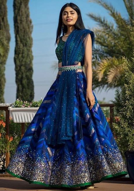 Peacock Blue Lehenga, Beautiful Lehengas, Beautiful Lehenga, Half Saree Lehenga, Lehnga Dress, Indian Bridal Lehenga, Half Sarees, Blue Lehenga, Red Lehenga