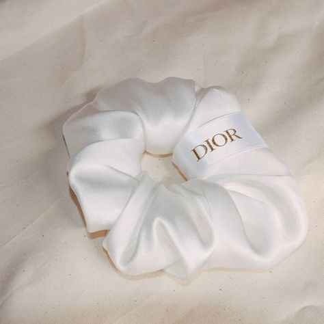 accessories 
dior Hair Tie Accessories, Girly Accessories, Miss Dior, Head Accessories, Rich Girl, Luxury Jewelry, Girly Things, Hair Ties, Scrunchies