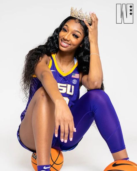 Basketball Pictures Poses, Lsu College, Basketball Girl, Angel Reese, Ball Aesthetic, Basketball Photos, Women Basketball, Girls Basketball, Basketball Photography