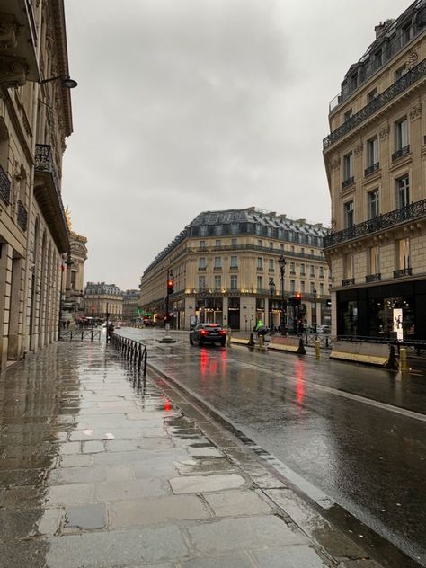 Rainy France Aesthetic, Exchange Student Aesthetic France, Paris Rain Aesthetic, Paris Winter Aesthetic, City Street Aesthetic, Aesthetic Voyage, France Streets, Raining Aesthetic, Rain In Paris