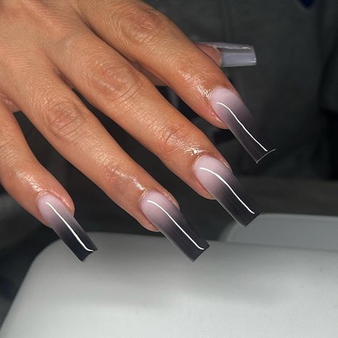 Reverse ombre 🖤 Long Black Nails, Black Ombre Nails, Reverse Ombre, Bad Nails, Edgy Nails, Colored Acrylic Nails, Basic Nails, Simple Acrylic Nails, French Acrylic Nails