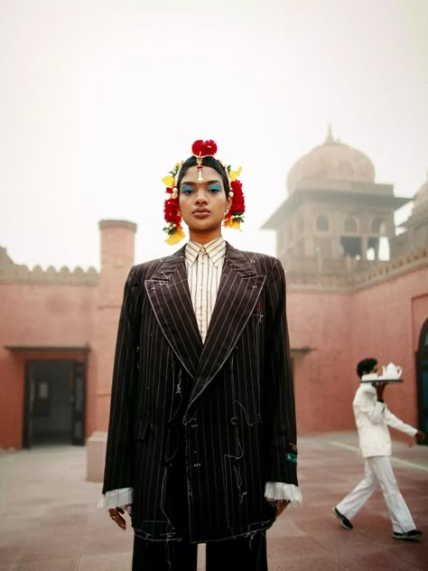 Through considered natural light and delicate colours, Farhan Hussain tells his subjects’ authentic stories Street Style India, Indian Retro, Artistic Fashion Photography, Street Portrait, Magazine Editorial, Vogue India, Photoshoot Concept, Fire Fits, Street Fashion Photography