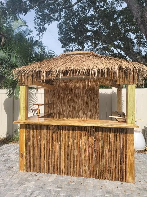 Tiki Bar Ideas, Caribbean Bar, Rooftop Bar Design, Resort Hotel Design, Bamboo Restaurant, Outdoor Tiki Bar, Beach Barbecue, Deck Bar, Restaurant Design Inspiration