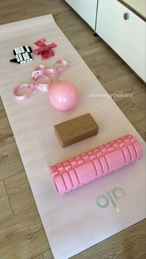 at home Pilates workout with fitness equipment and products for exercise Home Workout Aesthetic, At Home Pilates Workout, Pilates Workout At Home, Home Pilates Workout, At Home Pilates, Home Pilates, Pilates At Home, Pilates Equipment, Fitness Aesthetic