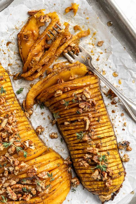 Hasselback butternut squash is a show-stopper, but it’s not all looks! Maple, tender squash, and caramelised pecans make it irresistible! Turban Squash Recipe, Caramelised Pecans, Hasselback Butternut Squash, Butternut Squash Vegan, Squash Types, Vegan Butternut Squash, Thanksgiving 2024, Autumn Recipes, Butternut Squash Recipes