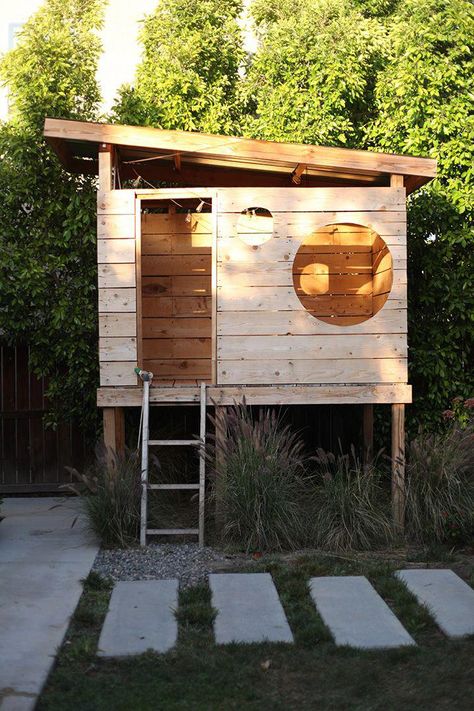 10 Favorite Backyard Playhouses #outdoorplayhouse Play Grounds, Backyard Fort, Playground Landscaping, Shed Landscaping, Tree House Diy, Backyard Playhouse, Tree House Kids, Diy Playground, Playhouse Outdoor